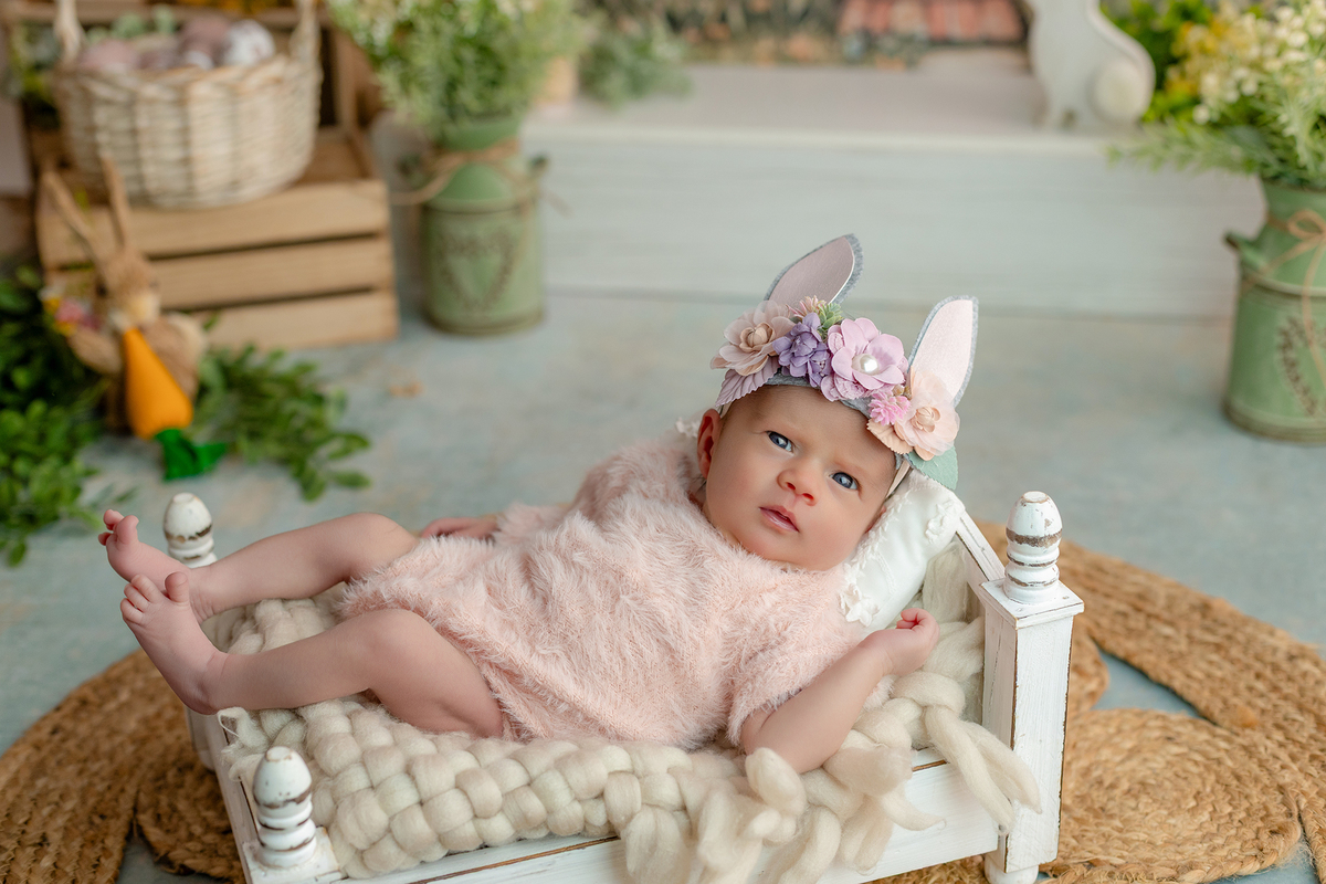 newborn_fotografia_newborn_ensaio_newborn_bebe_recem_nascido_fotografia_infantil_luz_natural_estudio_newborn_sessao_segura_conforto_bebe_primeiros_dias_vida_memorias_familia_bebe_dormindo_posados_suaves_detales_pezinhos_maozinhas_amor_familia_maternidade_