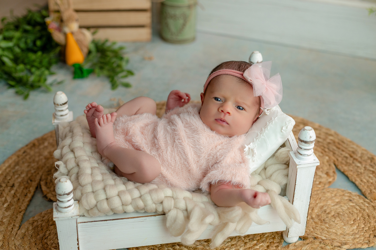 newborn_fotografia_newborn_ensaio_newborn_bebe_recem_nascido_fotografia_infantil_luz_natural_estudio_newborn_sessao_segura_conforto_bebe_primeiros_dias_vida_memorias_familia_bebe_dormindo_posados_suaves_detales_pezinhos_maozinhas_amor_familia_maternidade_