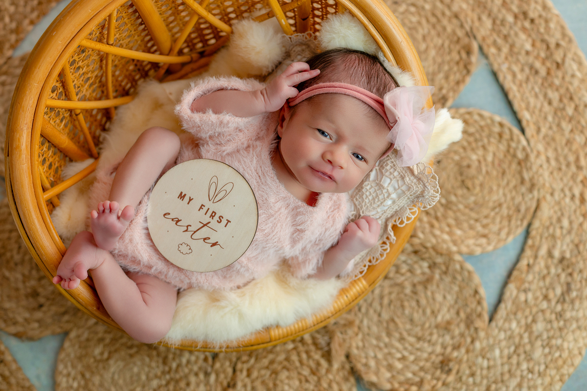 newborn_fotografia_newborn_ensaio_newborn_bebe_recem_nascido_fotografia_infantil_luz_natural_estudio_newborn_sessao_segura_conforto_bebe_primeiros_dias_vida_memorias_familia_bebe_dormindo_posados_suaves_detales_pezinhos_maozinhas_amor_familia_maternidade_