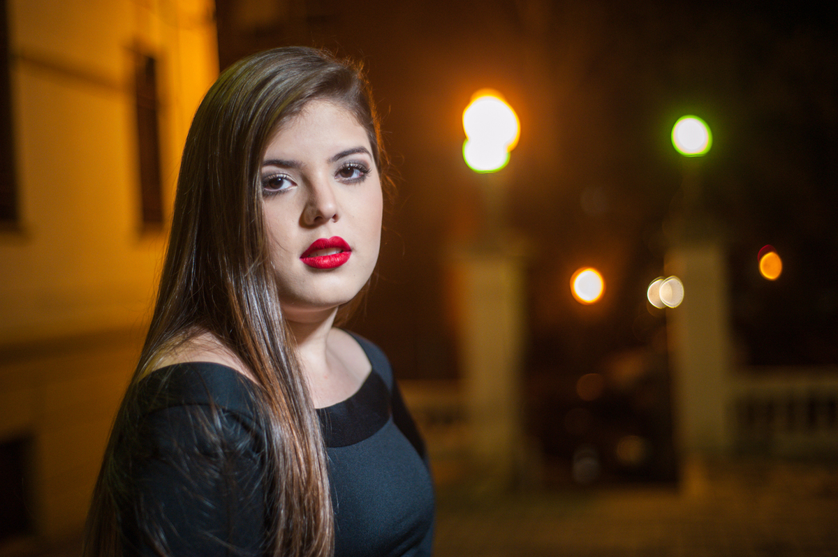 Book de 15 anos da Vanessa Sperb, fotografada no Centro Histórico de Muro da Avenida Mauá que divide o cais do Porto da Cidade, Contexto Urbano da nossa aniversariante_Porto Alegre - RS