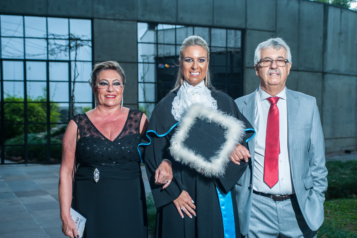 Formatura-de-Arquitetura-na-Salão-de-atos-da-PUC-Carol-Brasco-recepção-no-Ipanema-Sporte-Zona Sul-de-Porto-Alegre.