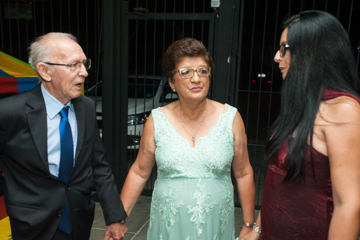 Festa-de-50anos-de-casamento-de-Olando-e-Oliria-bodas-de-ouro-daltocampos-com-na-casa-de-eventos-zoeira-Zona-Norte-de-Porto-Alegre-RS