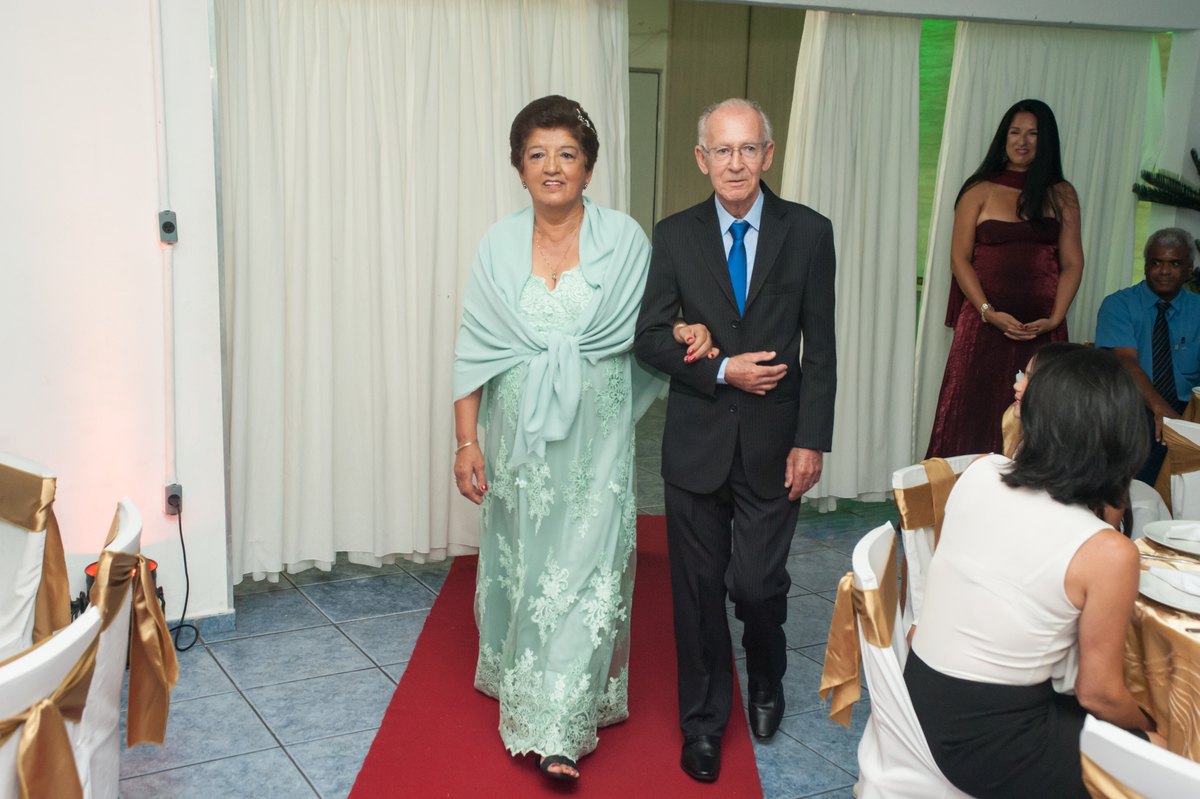 Festa-de-50anos-de-casamento-de-Olando-e-Oliria-bodas-de-ouro-daltocampos-com-na-casa-de-eventos-zoeira-Zona-Norte-de-Porto-Alegre-RS