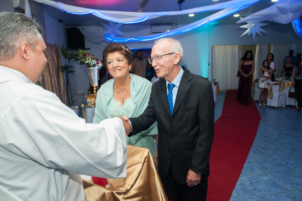 Festa-de-50anos-de-casamento-de-Olando-e-Oliria-bodas-de-ouro-daltocampos-com-na-casa-de-eventos-zoeira-Zona-Norte-de-Porto-Alegre-RS