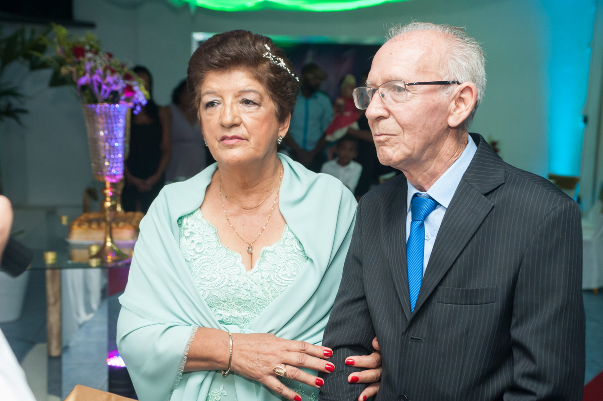 Festa-de-50anos-de-casamento-de-Olando-e-Oliria-bodas-de-ouro-daltocampos-com-na-casa-de-eventos-zoeira-Zona-Norte-de-Porto-Alegre-RS