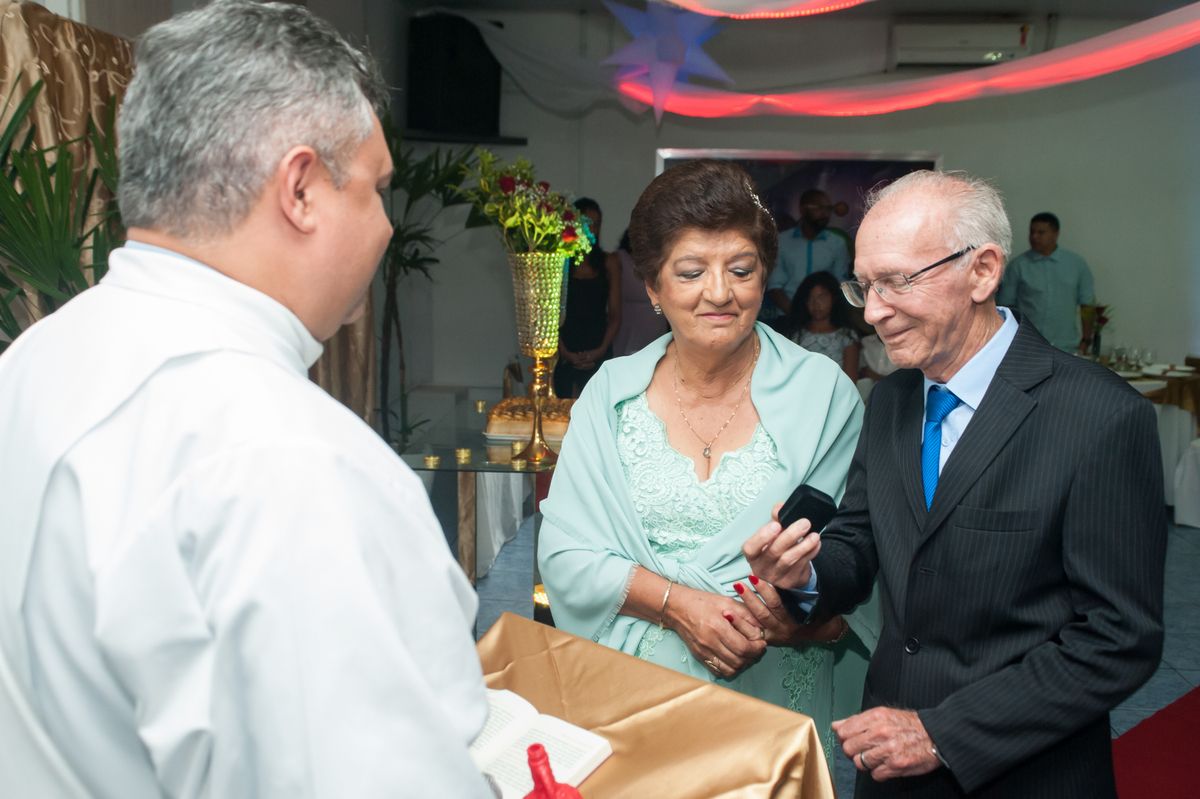 Festa-de-50anos-de-casamento-de-Olando-e-Oliria-bodas-de-ouro-daltocampos-com-na-casa-de-eventos-zoeira-Zona-Norte-de-Porto-Alegre-RS