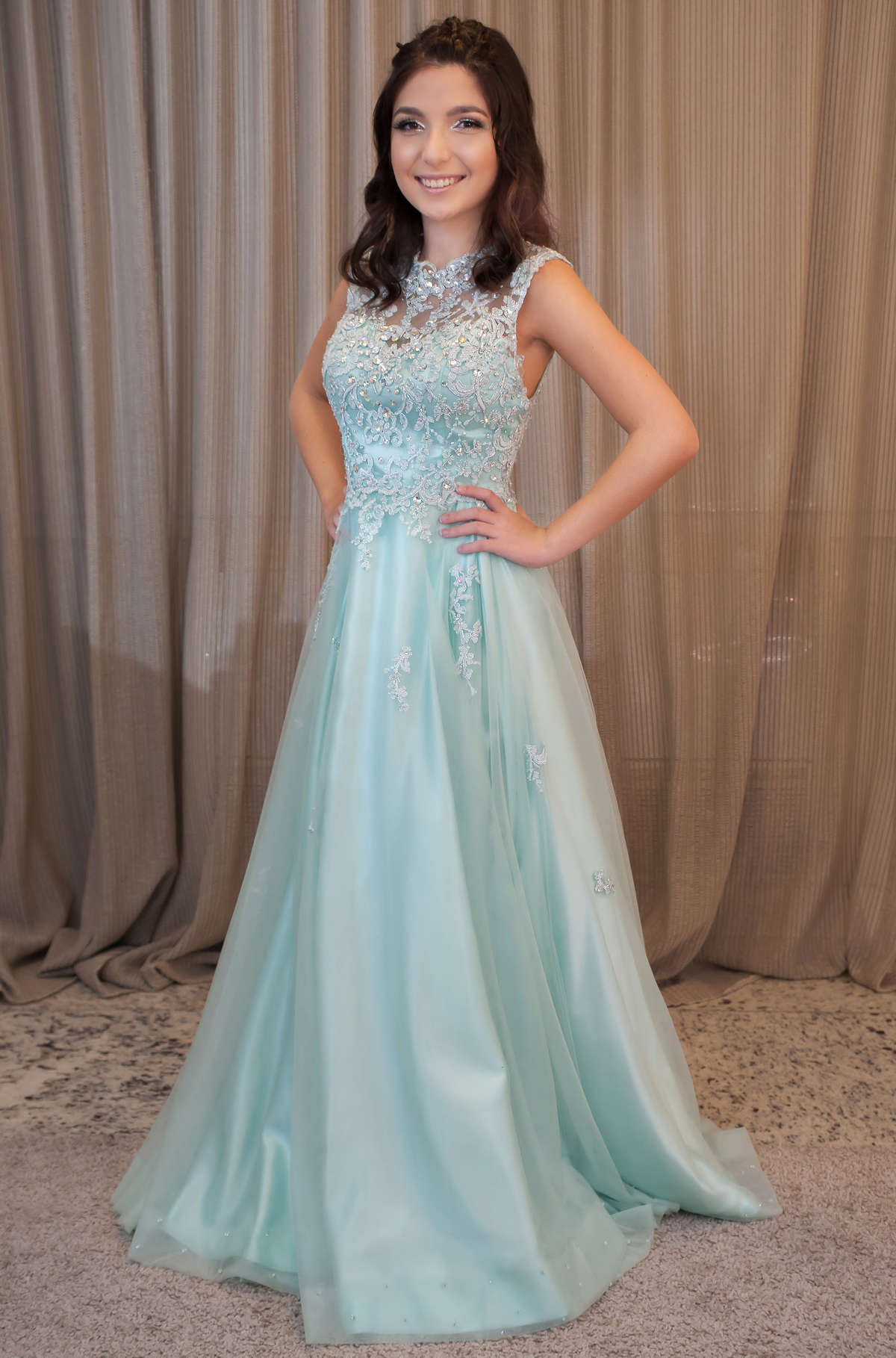 O vestido Azul da Inês Noivas deixou a debutante linda