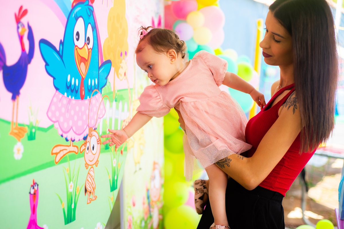 Aniversário infantil tema galinha pintadinha, decoração, fotografia infantil, Tai Barsanulfo em São Roque - SP