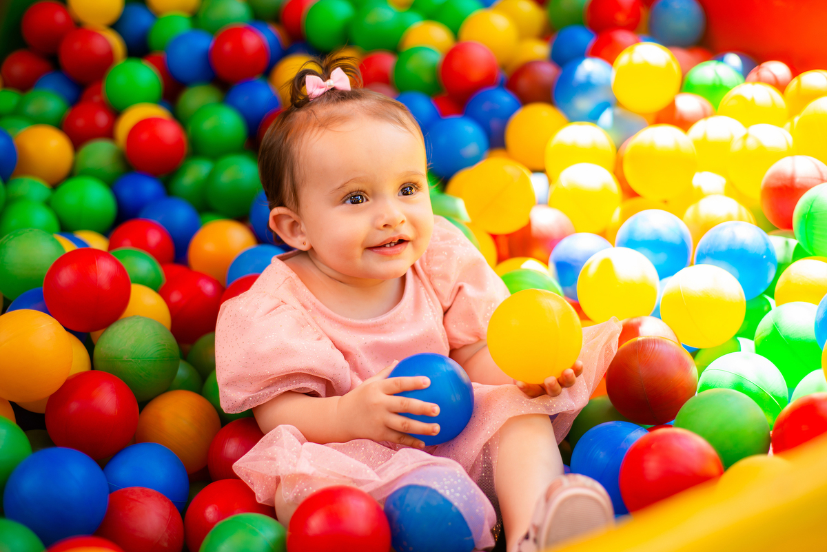 Aniversário infantil tema galinha pintadinha, decoração, fotografia infantil, piscina de bolinhas, Tai Barsanulfo em São Roque - SP