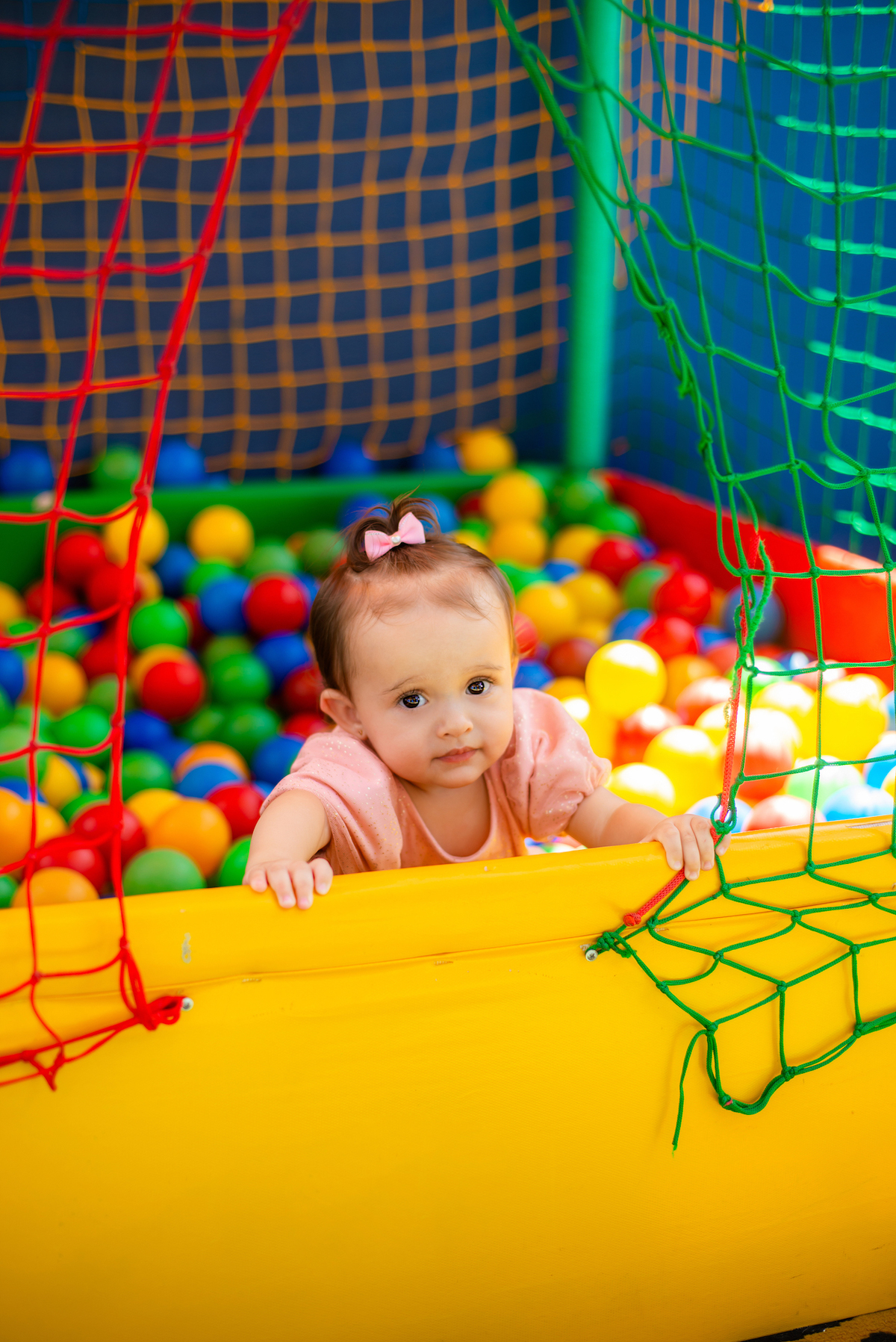 Aniversário infantil tema galinha pintadinha, decoração, fotografia infantil, piscina de bolinhas, Tai Barsanulfo em São Roque - SP
