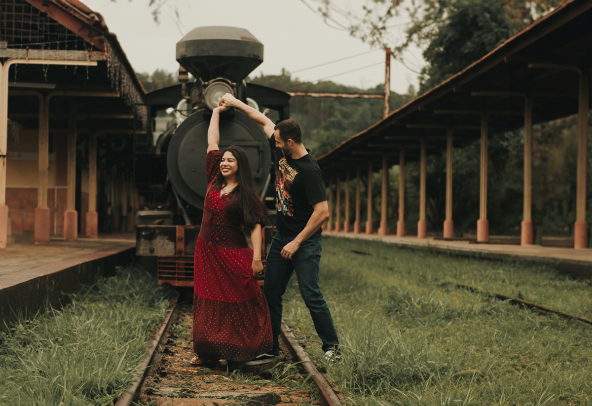 Ensaio casal, pré wedding na estação de trem, São Roque SP Tai Barsanulfo