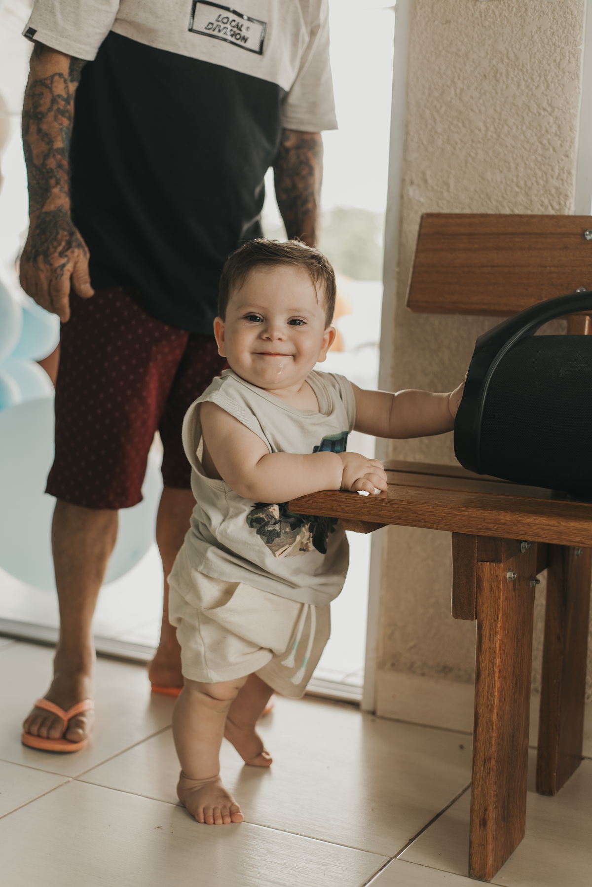 Aniversário infantil, bebê sorrindo, vovô, em São Roque - SP