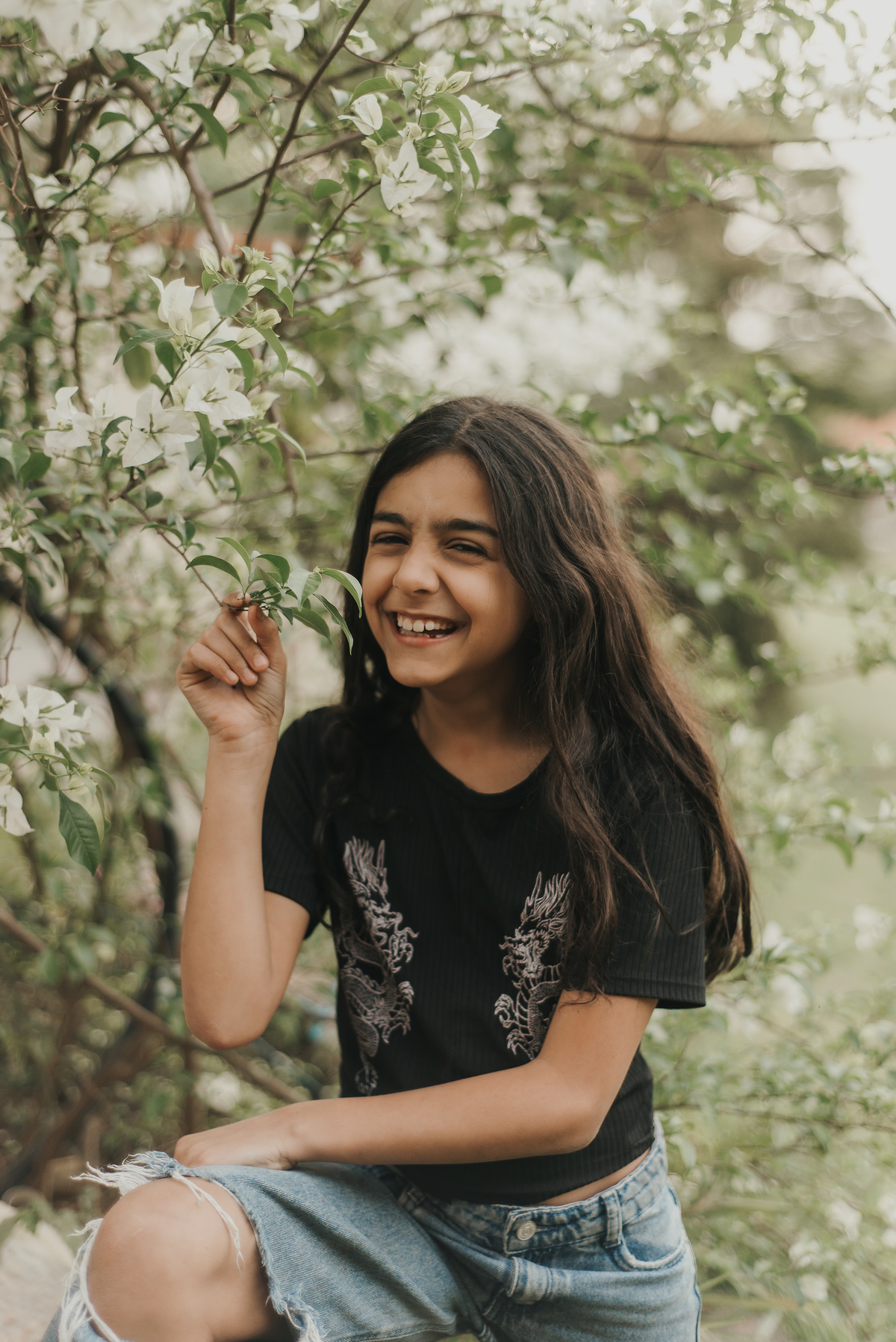  Ensaio infantil fotográfico, flores brancas, primavera em São Roque - SP