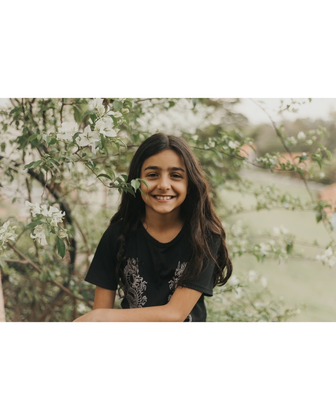  Ensaio infantil fotográfico, flores brancas, primavera em São Roque - SP