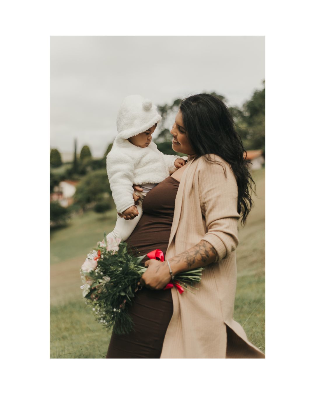 Chá revelação com família reunida, buquê azul revelando sexo do bebê, São Roque
