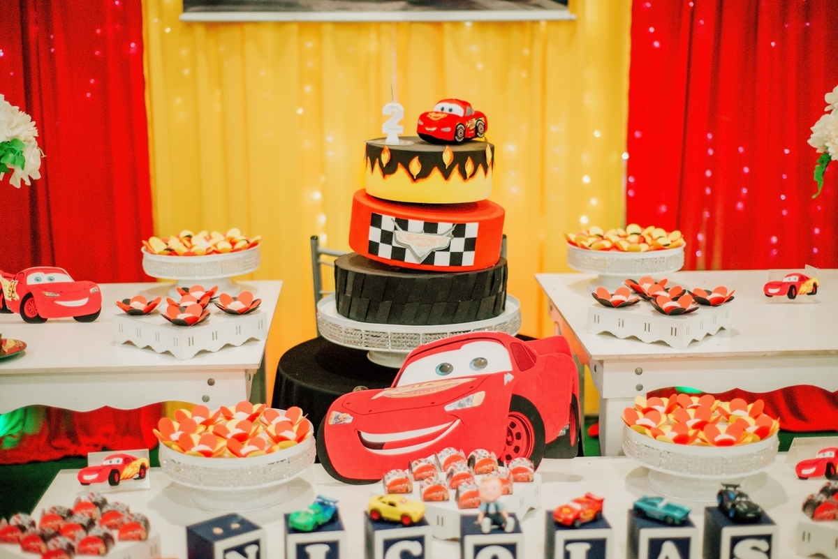 Aniversário tema Carros, bolo, festa, fotografia de eventos em São Roque - SP