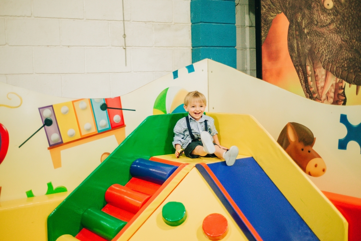 fotografia infantil, aniversario, escorregador colorido, buffet, festa em São Roque - SP