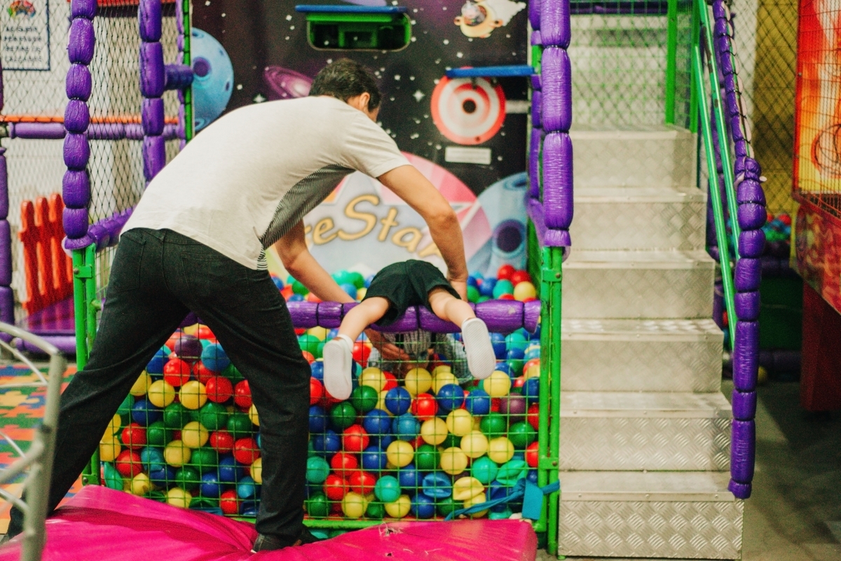fotografia infantil, aniversario, piscina de bolinhas, buffet, festa em São Roque - SP