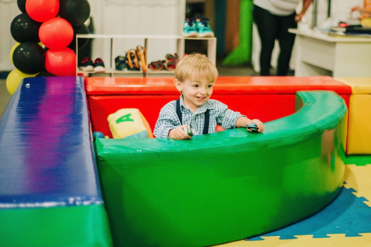 fotografia infantil, aniversario, escorregador colorido, buffet, festa em São Roque - SP