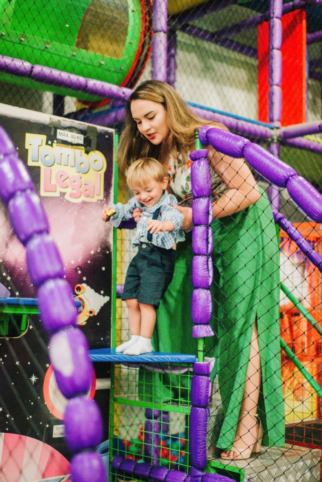fotografia infantil, aniversario, escorregador colorido, buffet, festa em São Roque - SP