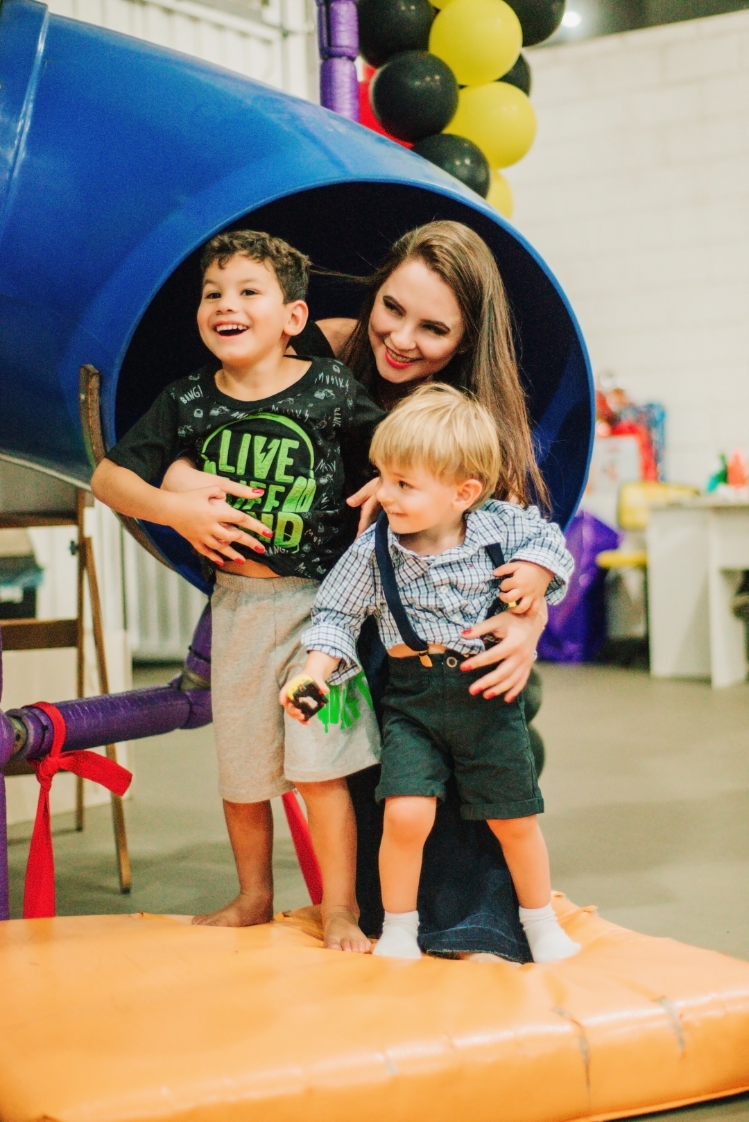 fotografia infantil, aniversario, piscina de bolinhas, buffet, festa em São Roque - SP