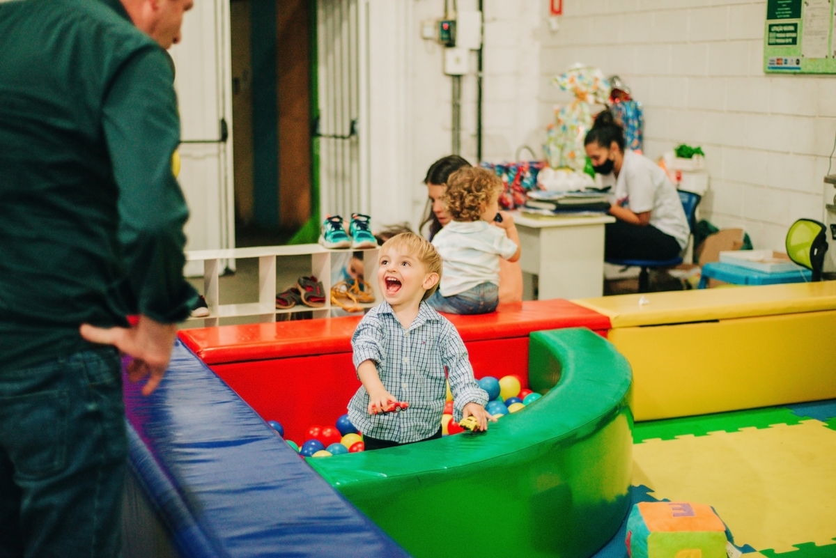 fotografia infantil, aniversario, escorregador colorido, buffet, festa em São Roque - SP