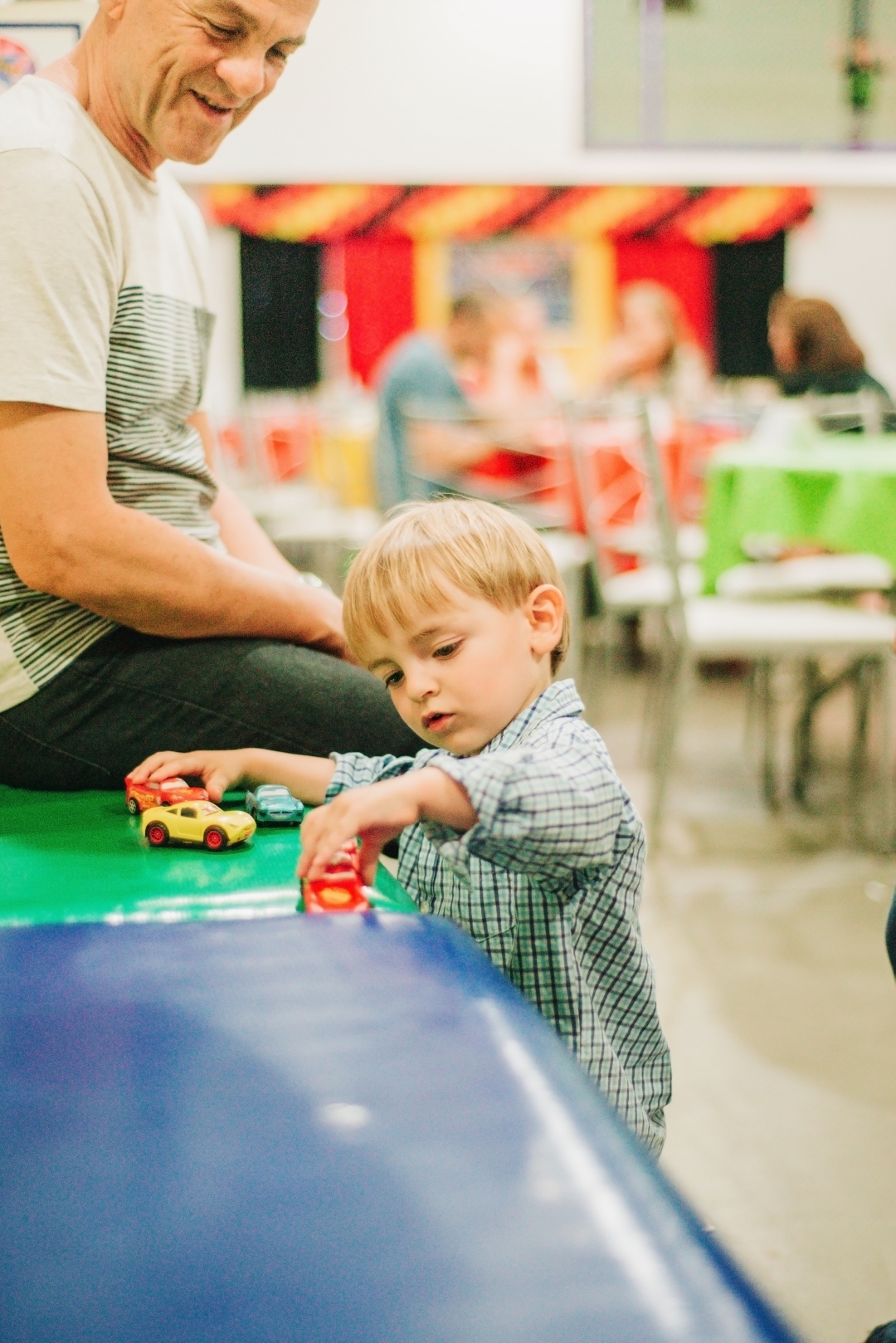 fotografia infantil, aniversario, escorregador colorido, buffet, festa em São Roque - SP