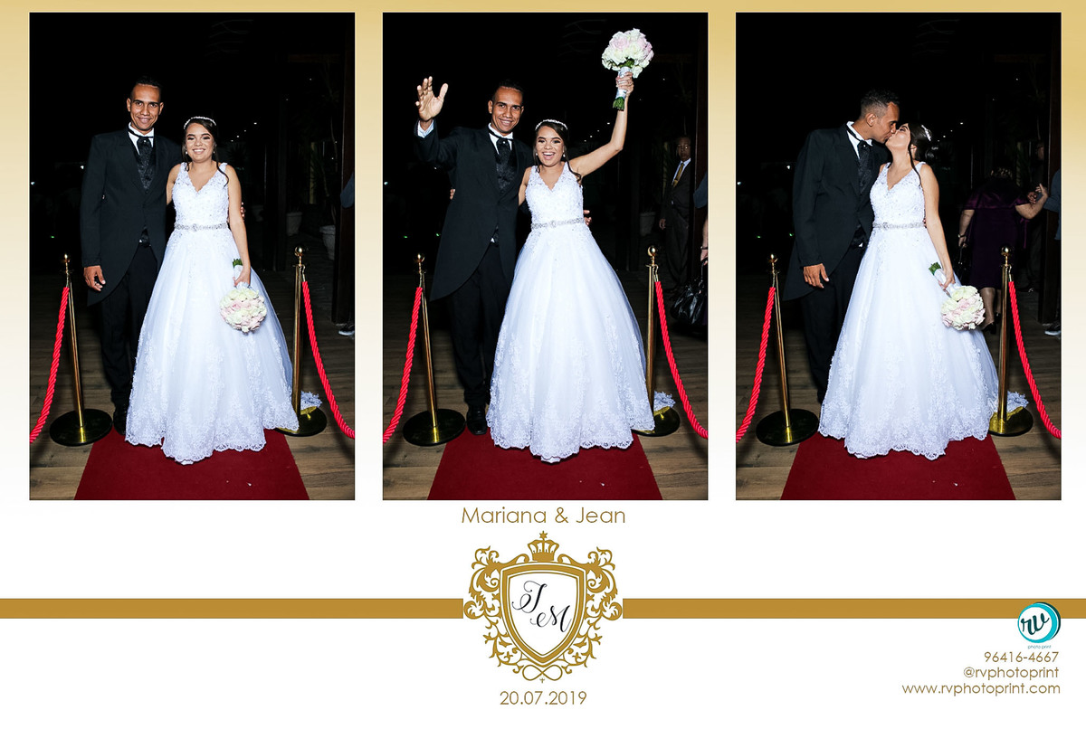 noivos no espelho mágico de fotos 
