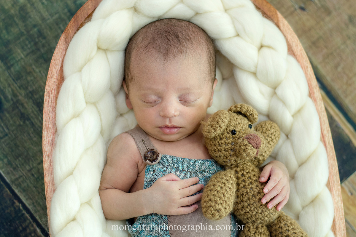 foto newborn tirada por momentum photographia no estudio petropolis rj menino