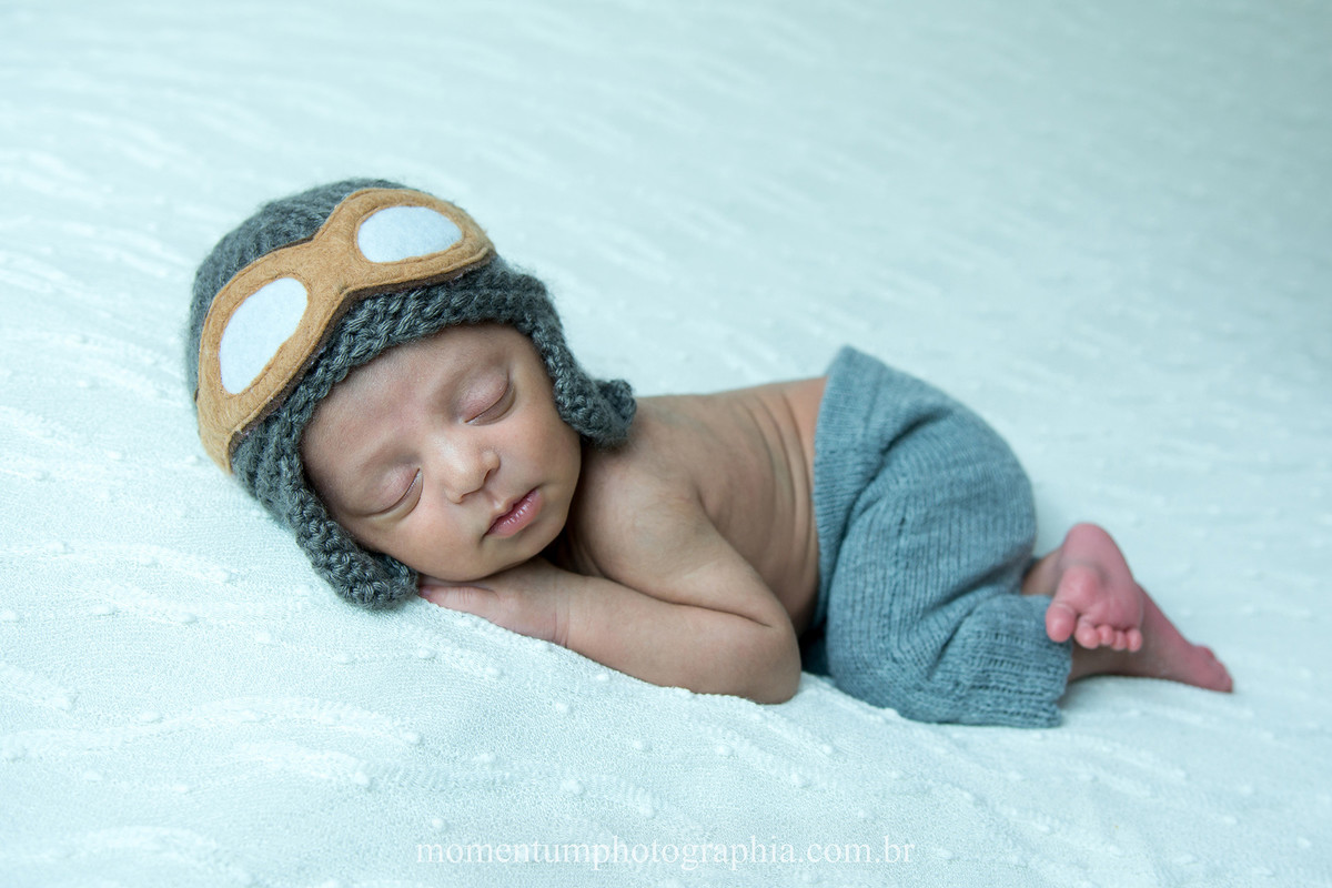 foto newborn tirada por momentum photographia no estudio petropolis rj menino