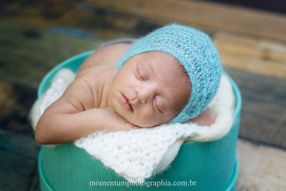foto newborn tirada por momentum photographia no estudio petropolis rj menino