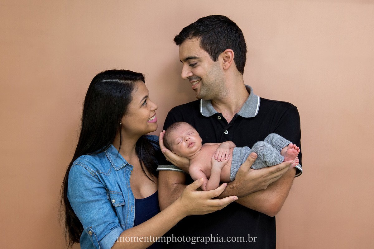 foto newborn tirada por momentum photographia no estudio petropolis rj menino