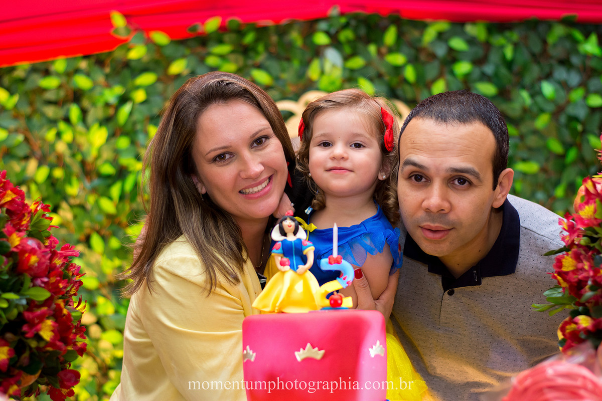 foto tirada por momentum photographia aniversario infantil em petropolis rj tema branca de neve
