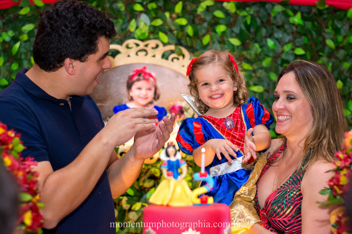 foto tirada por momentum photographia aniversario infantil em petropolis rj tema branca de neve