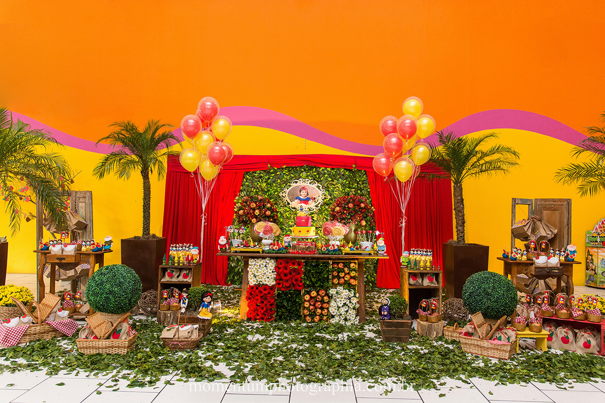 foto tirada por momentum photographia aniversario infantil em petropolis rj tema branca de neve