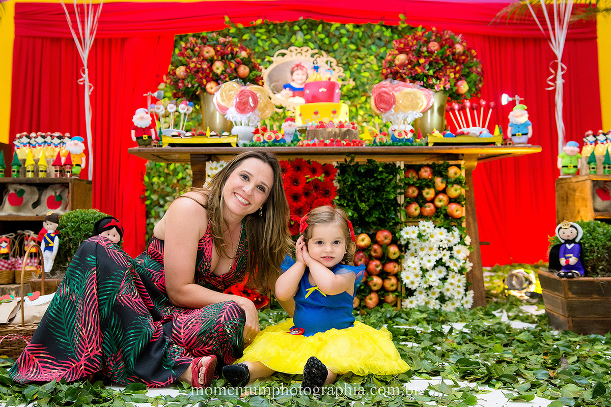 foto tirada por momentum photographia aniversario infantil em petropolis rj tema branca de neve