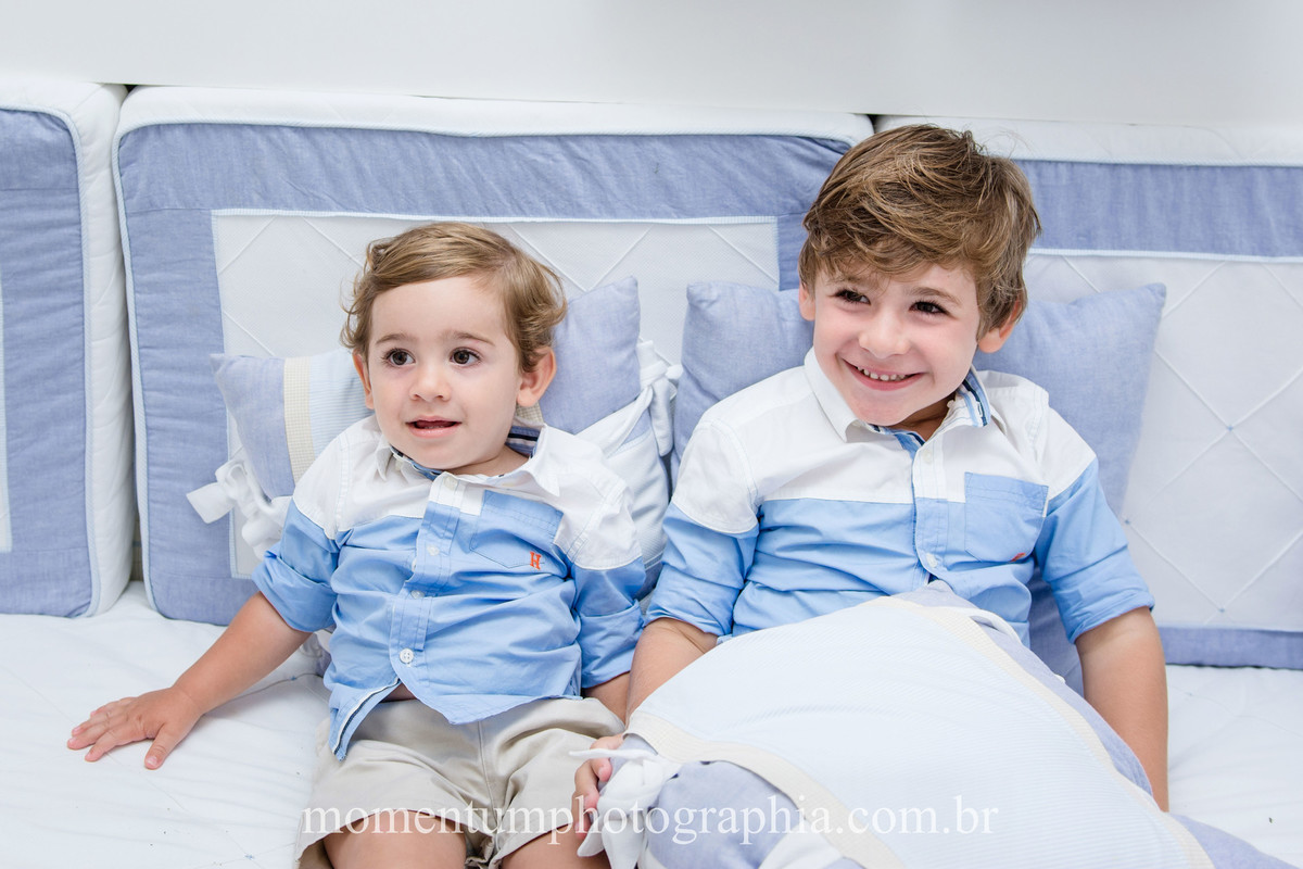 foto tirada por momentum photographia irmaos ensaio infantil petropolis rj
