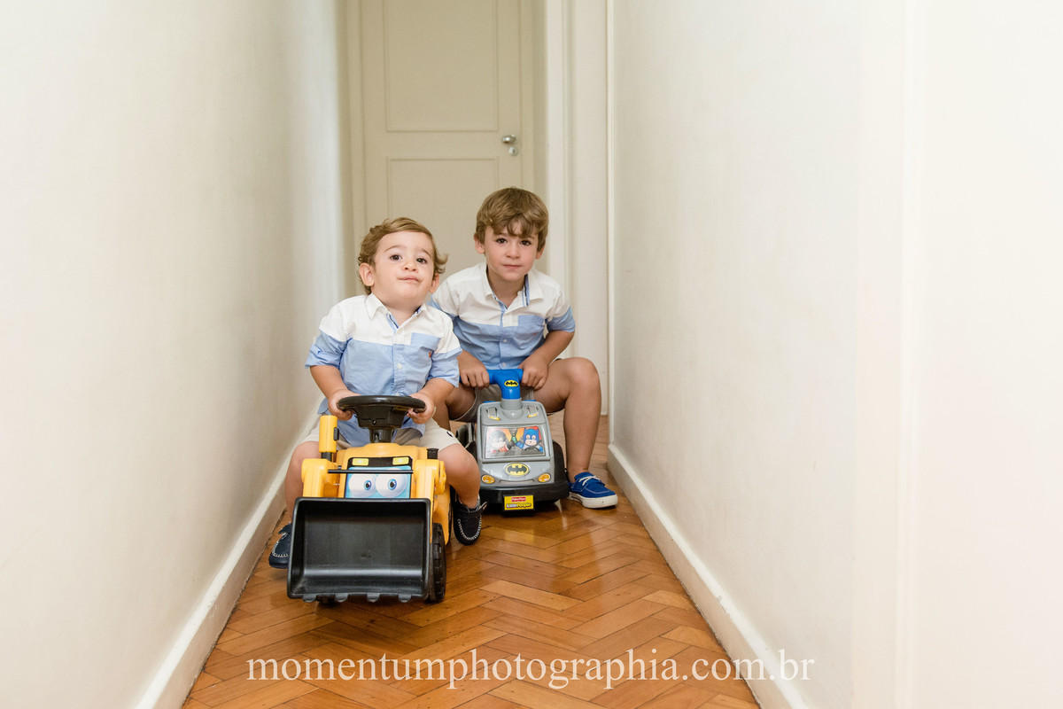 foto tirada por momentum photographia irmaos ensaio infantil petropolis rj
