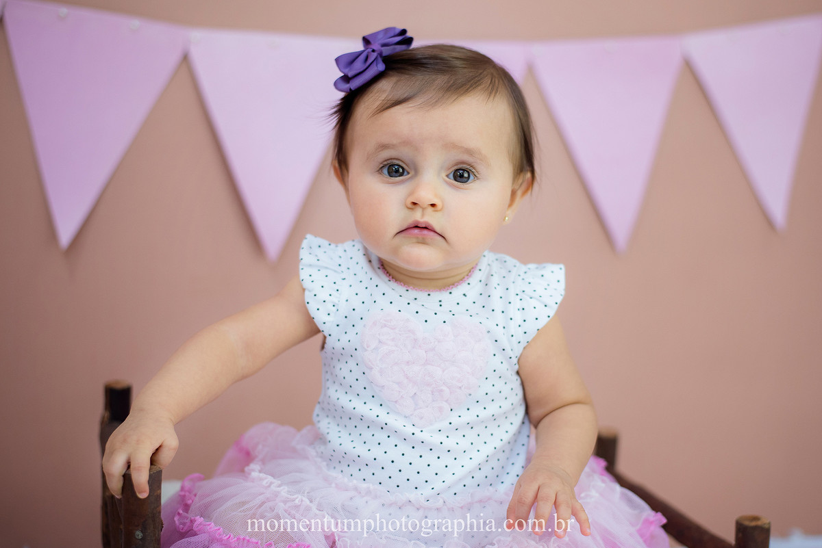 foto tirada por momentum photographia aniversario ensaio infantil em petropolis rj estudio 10 meses