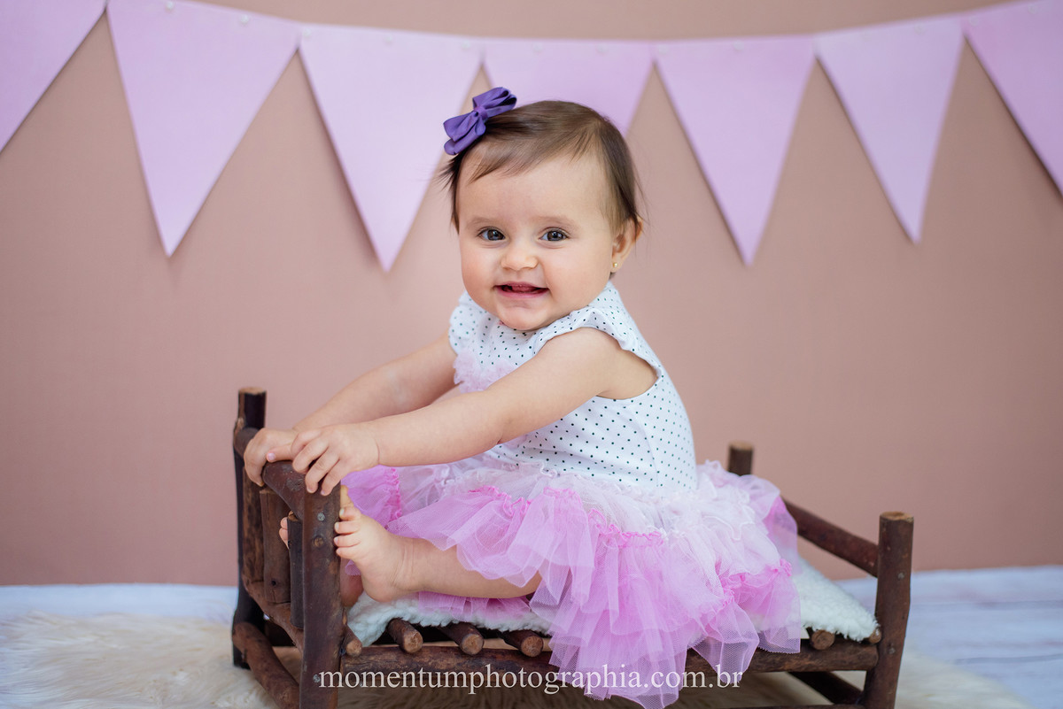 foto tirada por momentum photographia aniversario ensaio infantil em petropolis rj estudio 10 meses