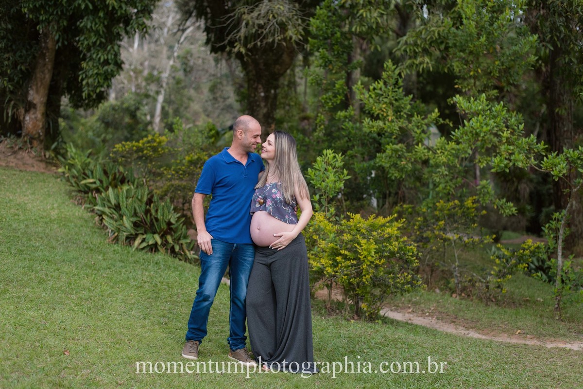 foto tirada por momentum photographia ensaio gestante em petropolis rj estudio parque cremeri