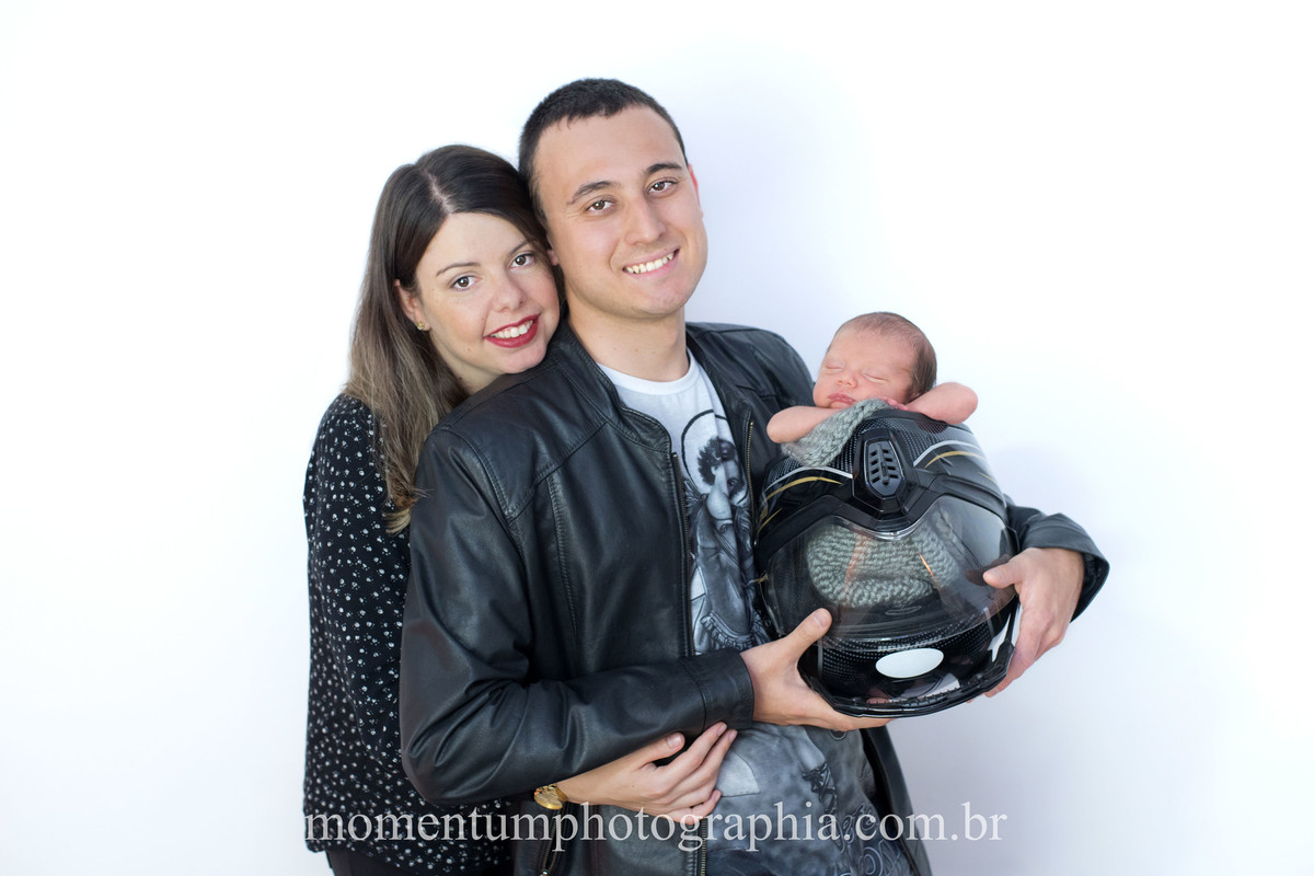 foto tirada por momentum photographia ensaio newborn em petropolis rj estudio sessao menino recem nascido