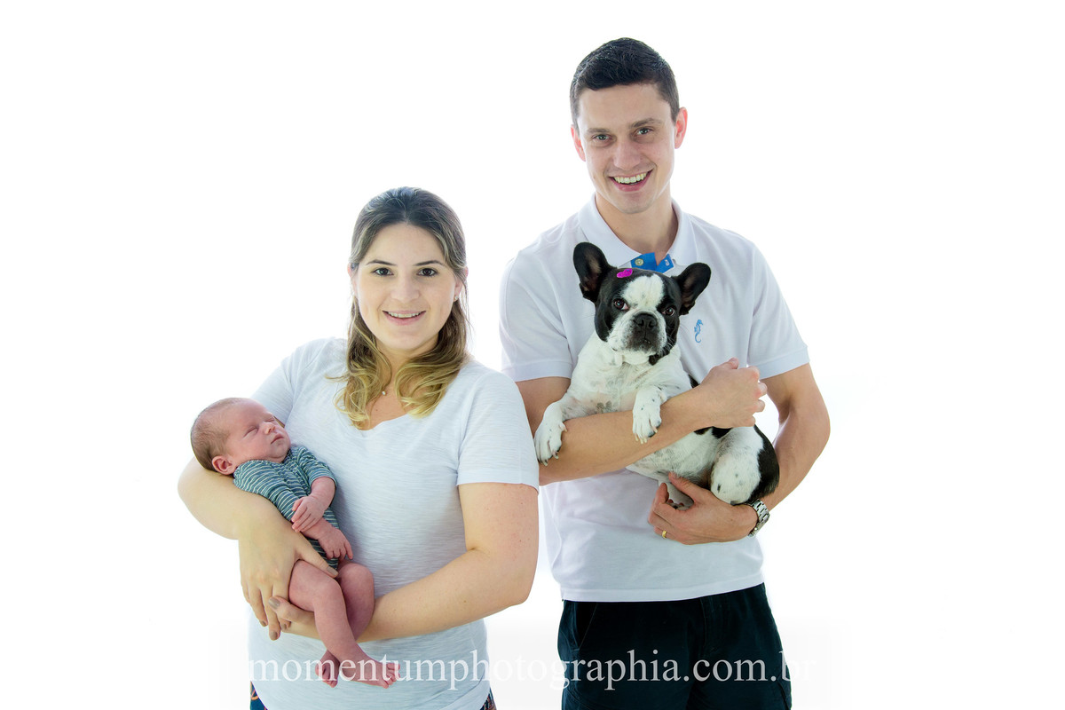foto tirada por momentum photographia ensaio newborn em petropolis rj estudio sessao menino recem nascido