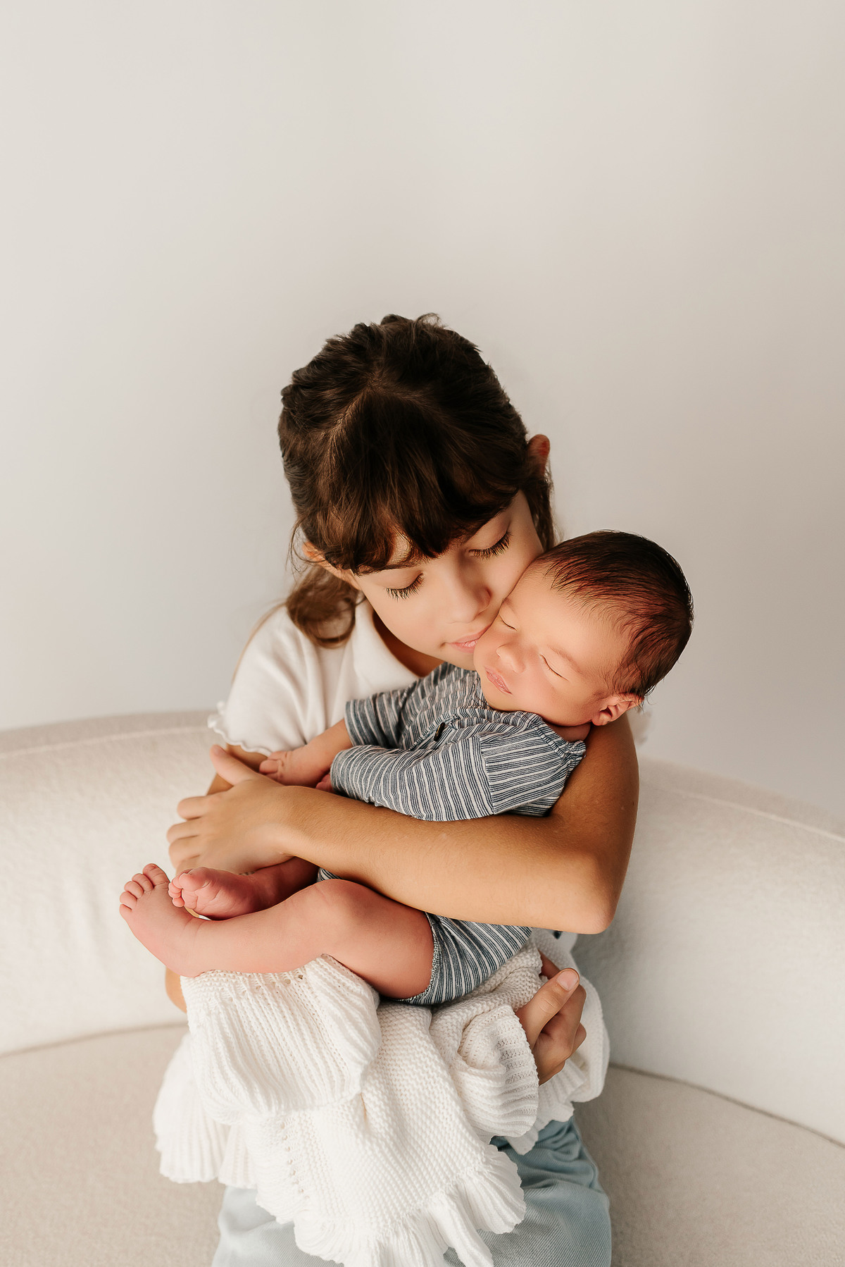 ensaio-newborn-petropolis-rj-estudio-quitandinha-fotografia-profissional-atemporal-clean-familia-recem-nascido