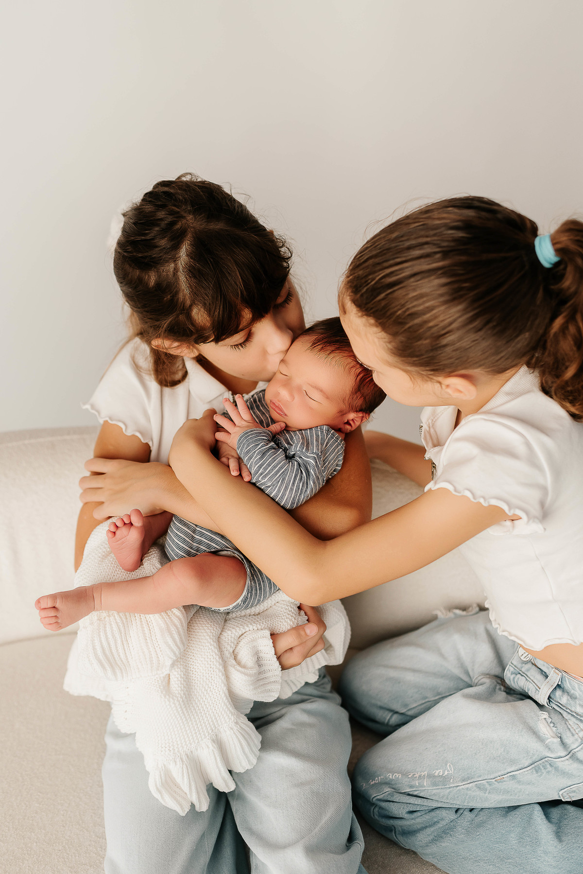 ensaio-newborn-petropolis-rj-estudio-quitandinha-fotografia-profissional-atemporal-clean-familia-recem-nascido