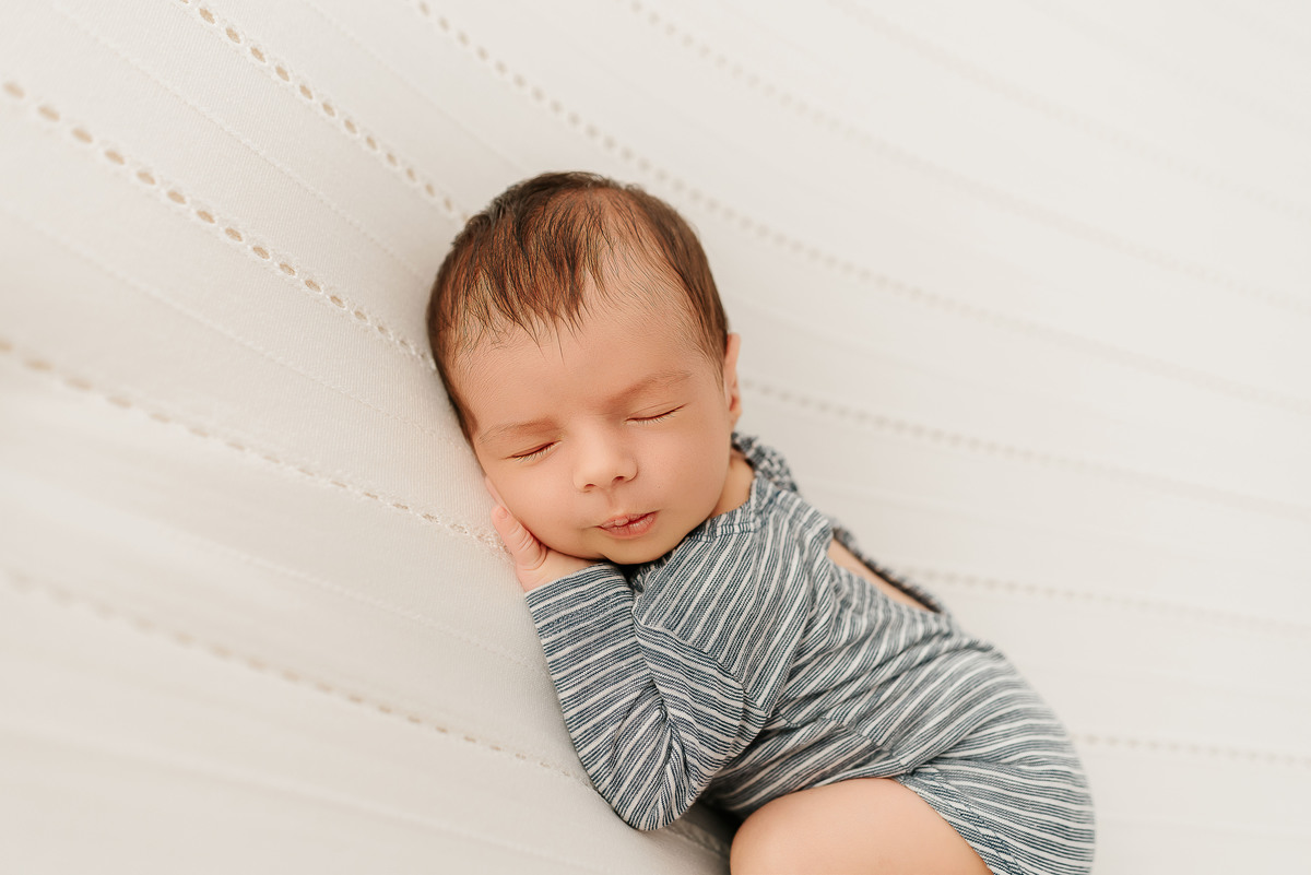 ensaio-newborn-petropolis-rj-estudio-quitandinha-fotografia-profissional-atemporal-clean-familia-recem-nascido