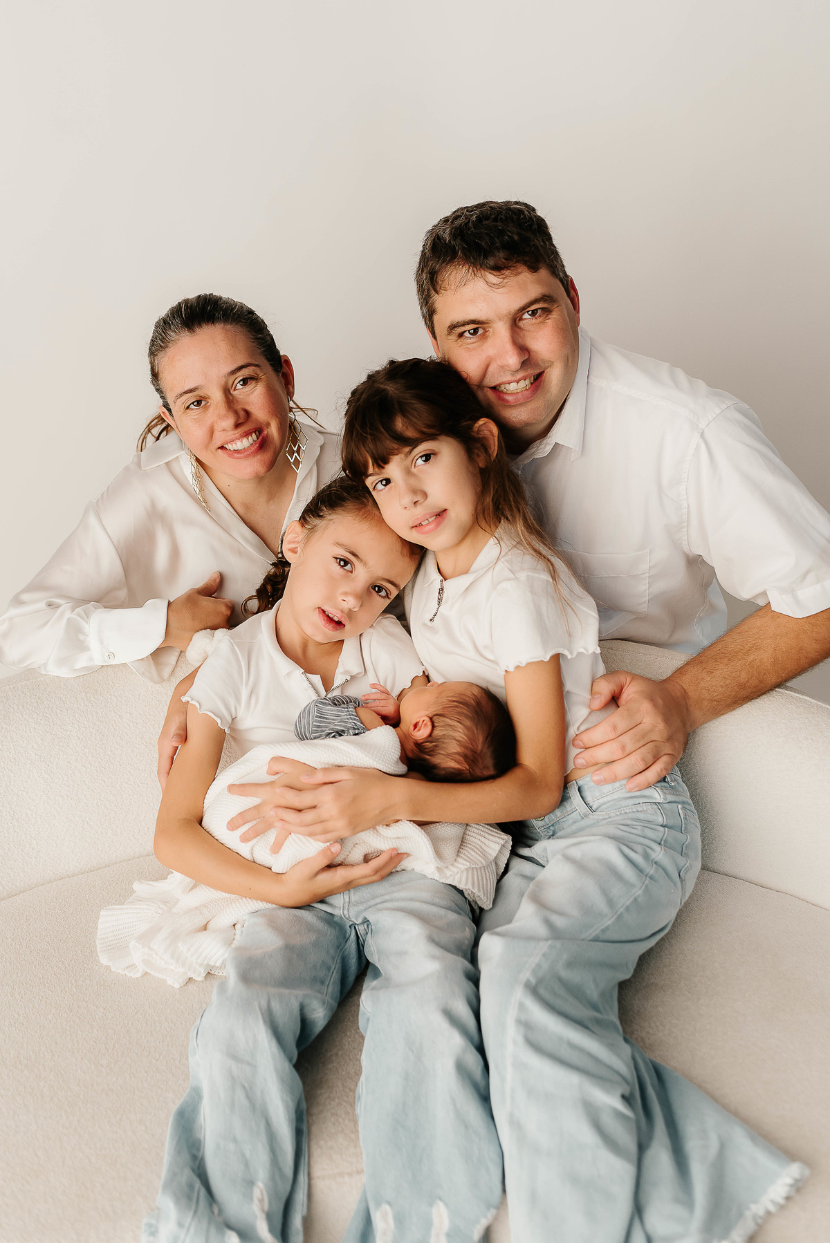 ensaio-newborn-petropolis-rj-estudio-quitandinha-fotografia-profissional-atemporal-clean-familia-recem-nascido