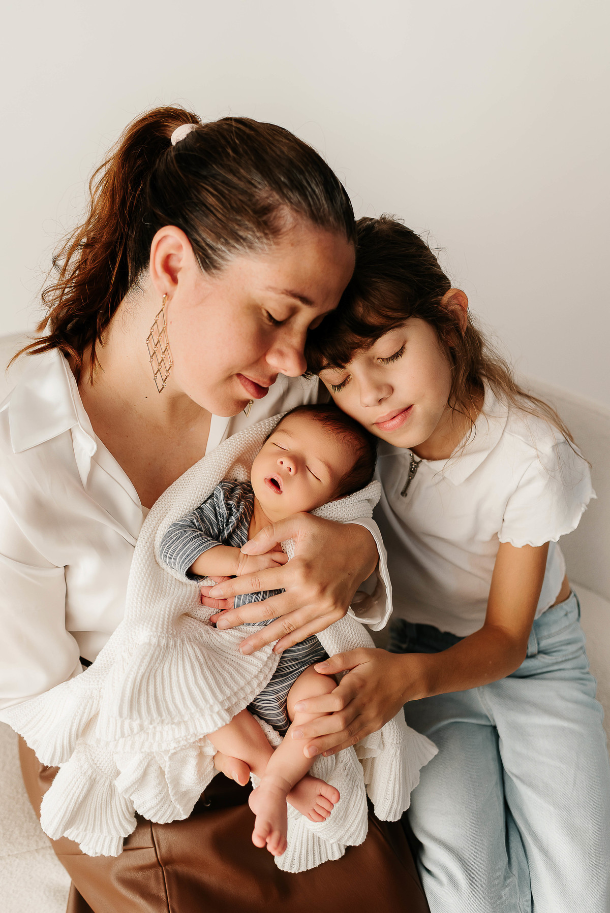ensaio-newborn-petropolis-rj-estudio-quitandinha-fotografia-profissional-atemporal-clean-familia-recem-nascido