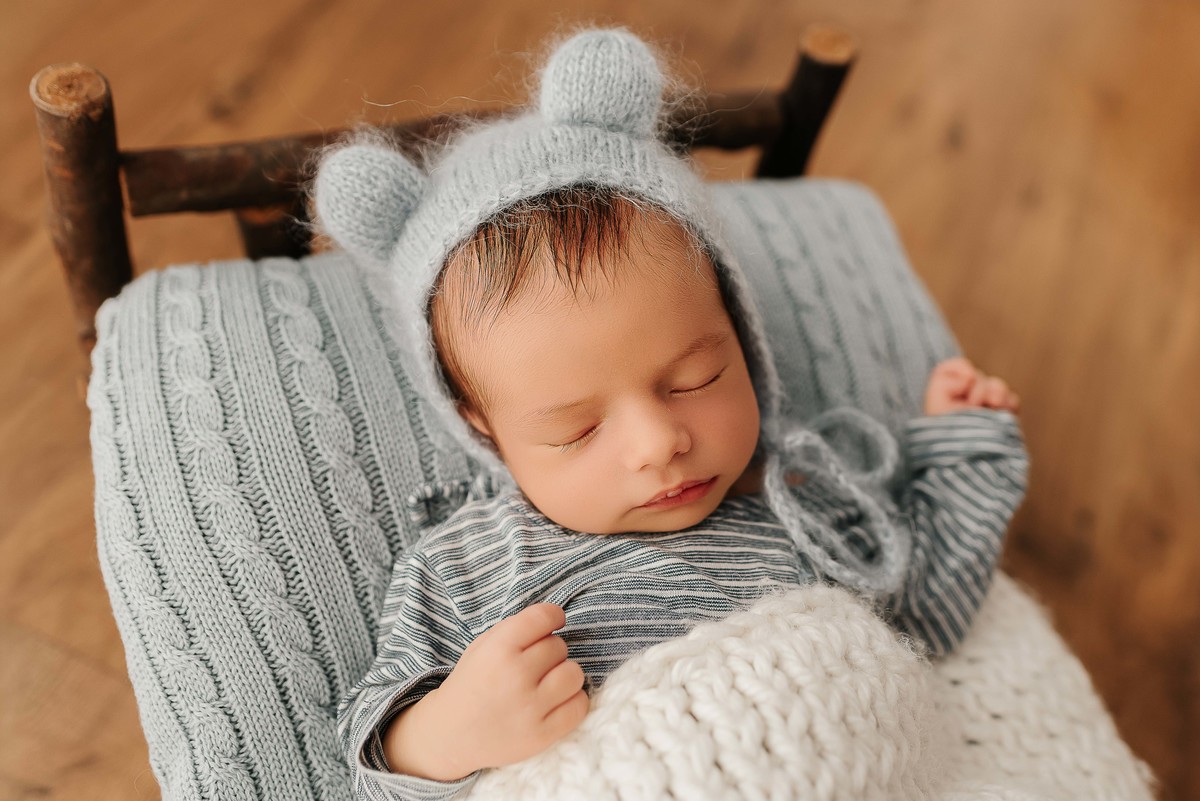 ensaio-newborn-petropolis-rj-estudio-quitandinha-fotografia-profissional-atemporal-clean-familia-recem-nascido
