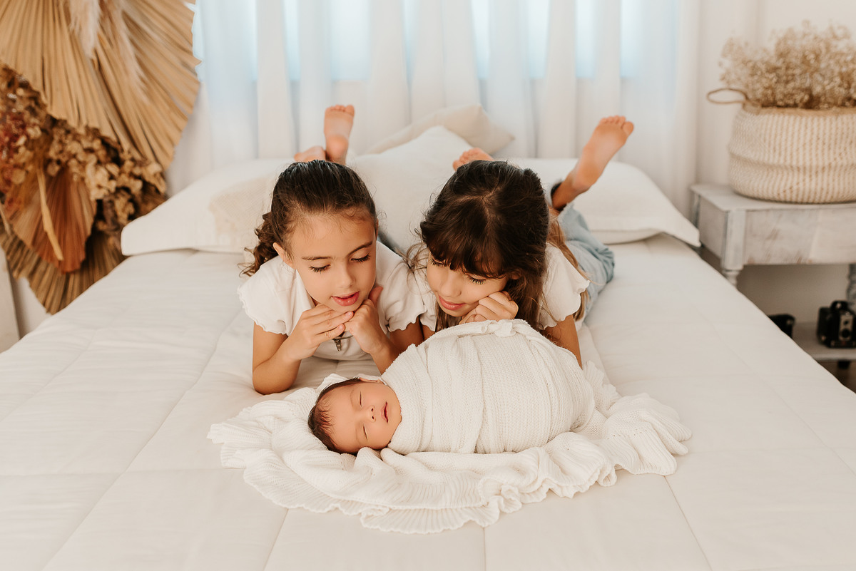 ensaio-newborn-petropolis-rj-estudio-quitandinha-fotografia-profissional-atemporal-clean-familia-recem-nascido